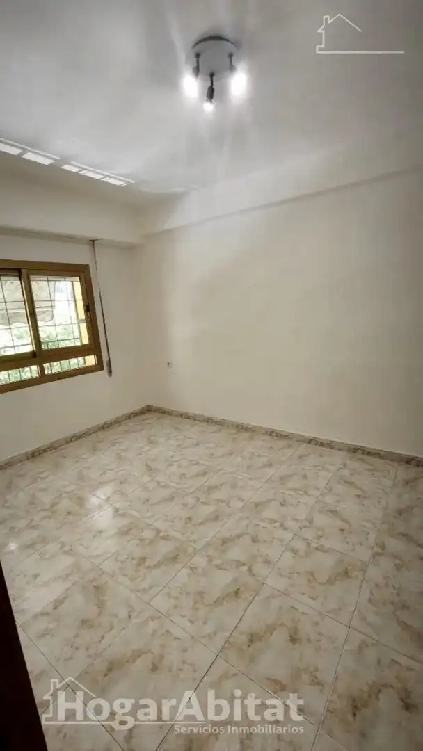 Flat for sale in Valencia  with Air Conditioner, Heating and Balcony