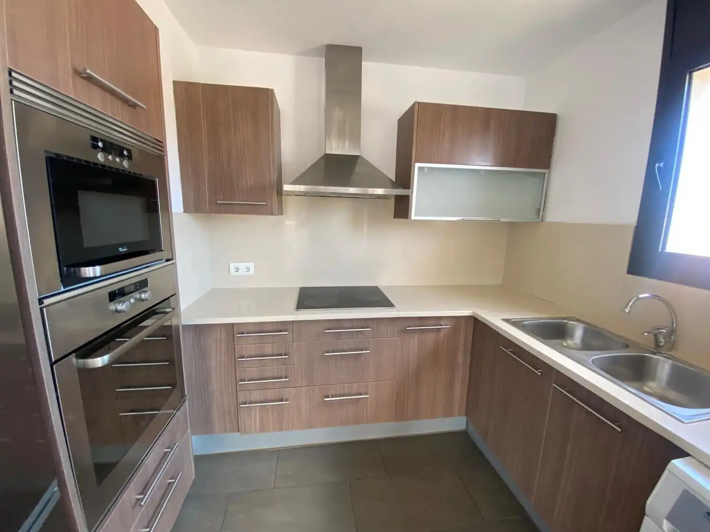 Cuina de Apartament en venda en Empuriabrava amb Jardí privat, Balcó i Piscina comunitària