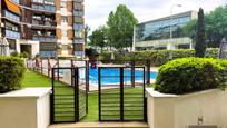 Swimming pool of Flat for sale in  Madrid Capital  with Air Conditioner and Terrace