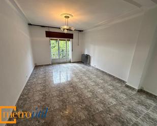 Living room of Flat for sale in Salamanca Capital  with Balcony