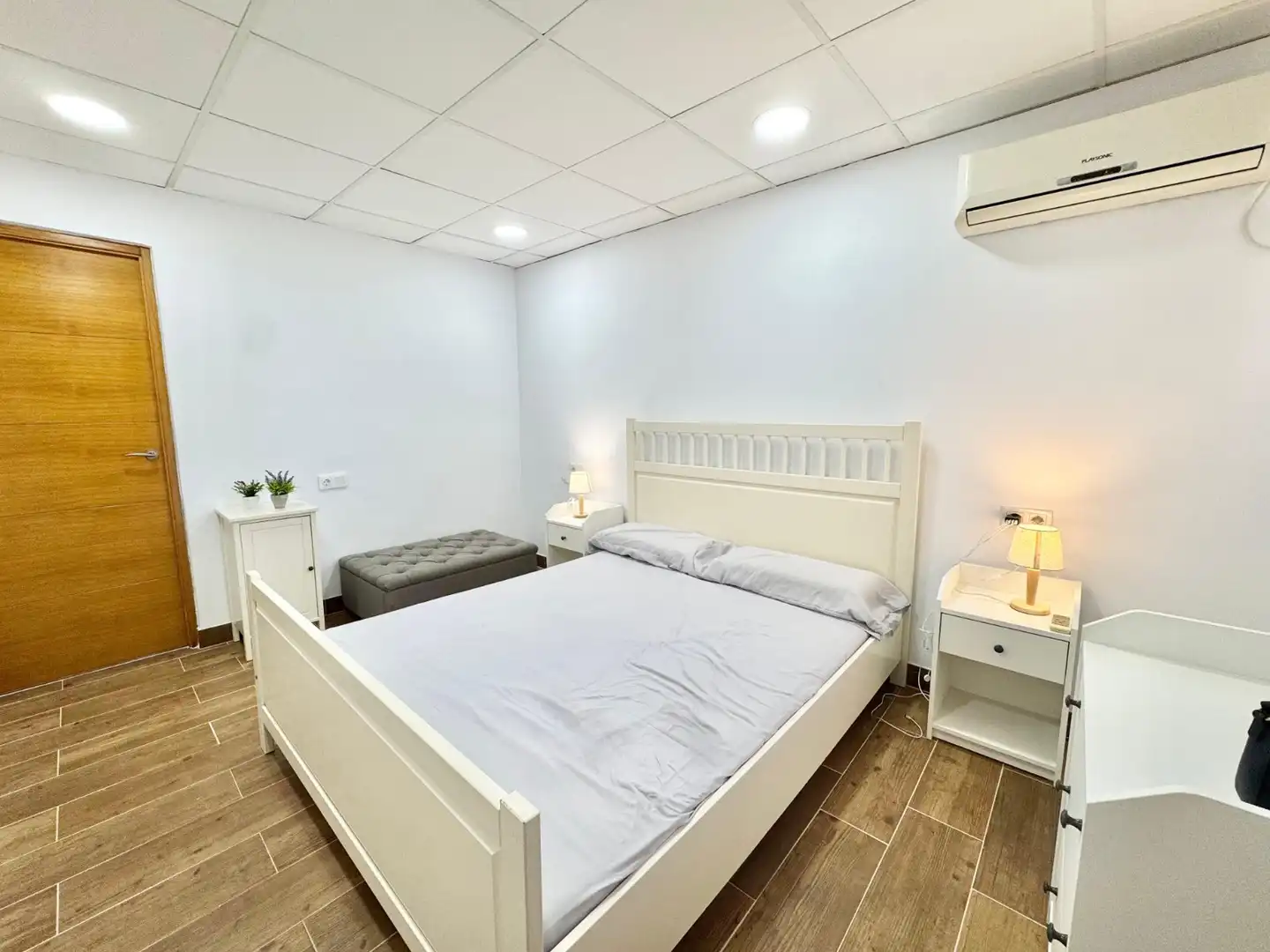 Dormitori de Apartament de lloguer en Guardamar del Segura amb Aire condicionat, Moblat i Rentadora