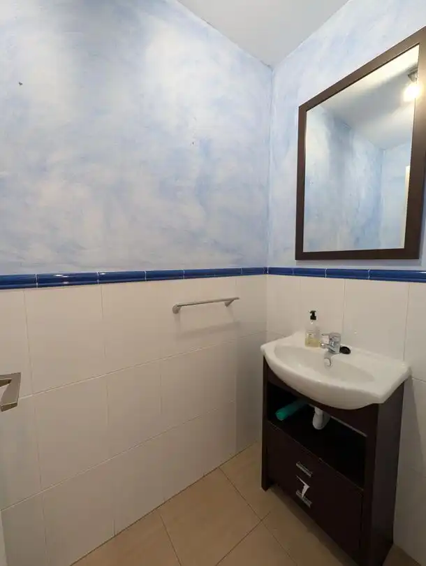 Baño de Casa adosada de alquiler en La Línea de la Concepción con Aire acondicionado, Calefacción y Jardín privado
