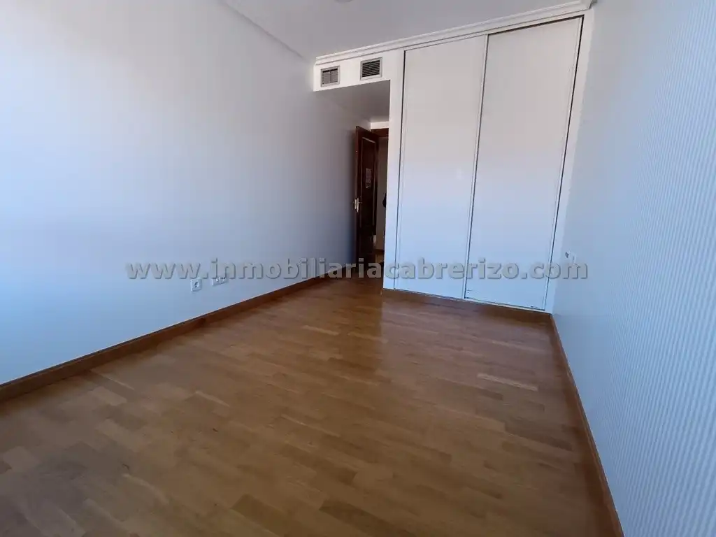 Flat for sale in Calle Rodrigo de Arriaga Mendo, Residencia