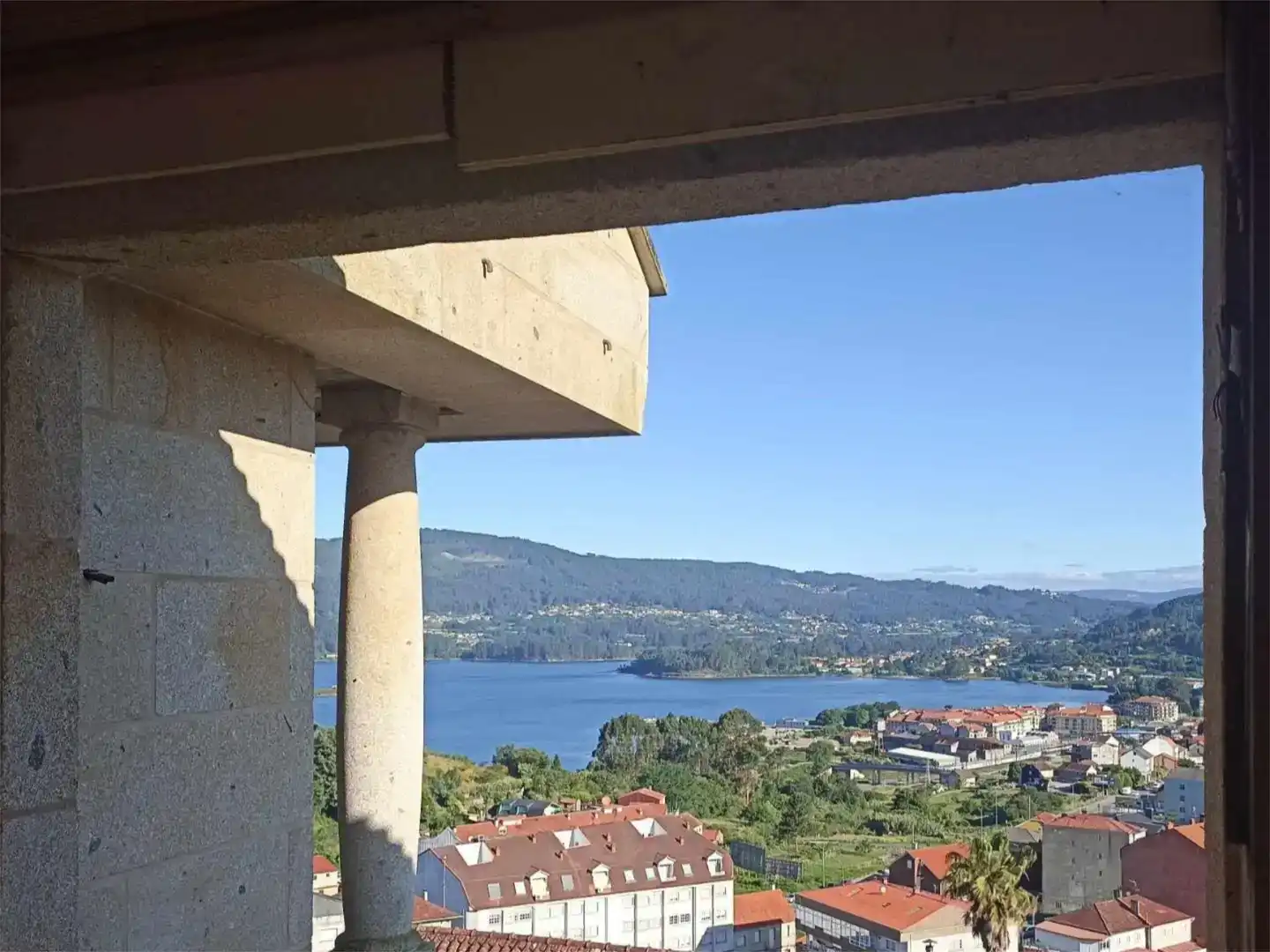 Vista exterior de Casa o xalet en venda en Soutomaior amb Balcó