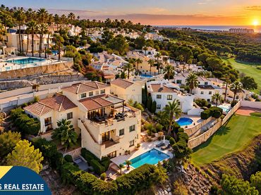 Detached house with pool for sale in Orihuela Costa