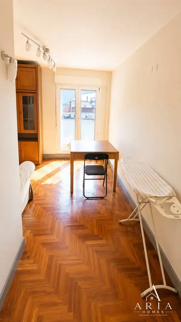 Menjador de Apartament de lloguer en Bilbao  amb Calefacció i Balcó
