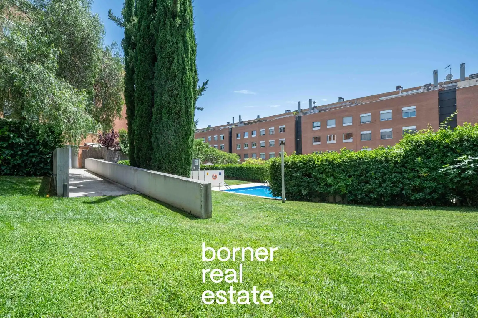 Vista exterior de Piso en venta en Sant Cugat del Vallès con Aire acondicionado, Calefacción y Jardín privado
