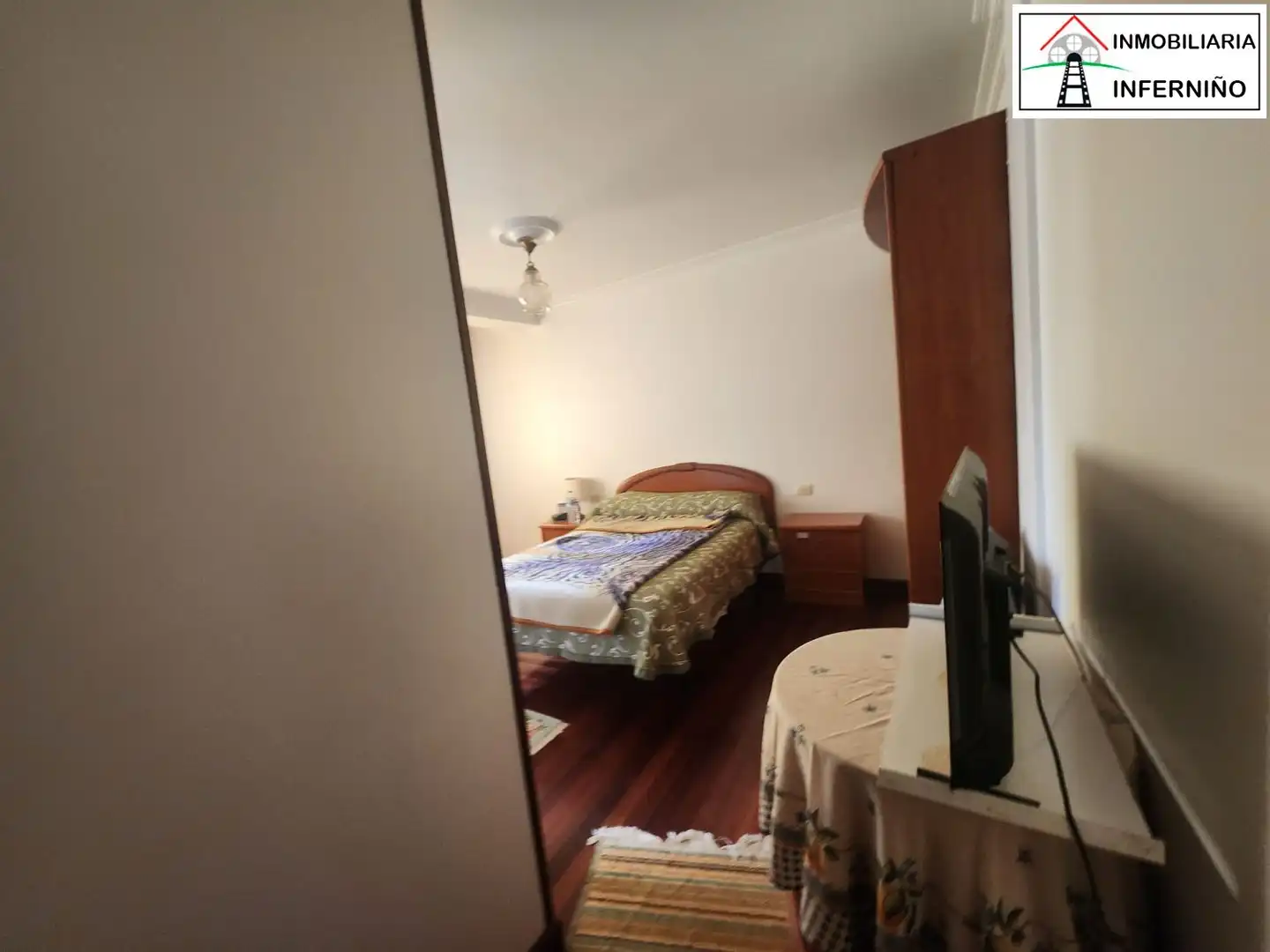Schlafzimmer von Gebäude zum Verkauf in Narón