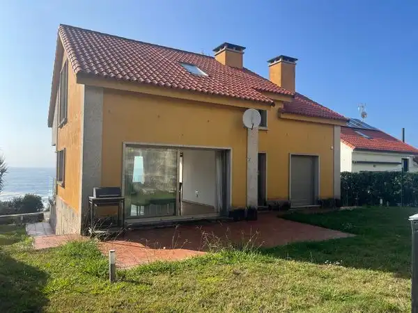 Vista exterior de Casa o chalet en venta en O Rosal   con Calefacción, Jardín privado y Terraza