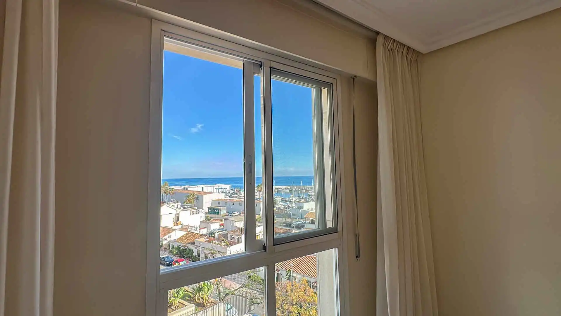 Bedroom of Apartments for rent in Marbella Centro