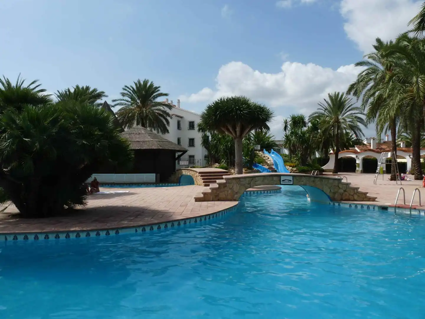 Piscina de Casa adosada en venda en Dénia amb Aire condicionat, Jardí privat i Terrassa