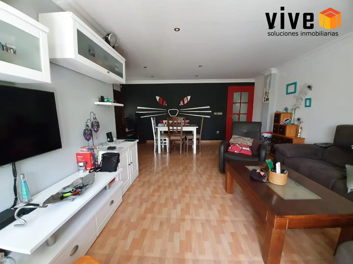 Sala d'estar de Pis de lloguer en San Juan de Aznalfarache amb Aire condicionat, Terrassa i Moblat