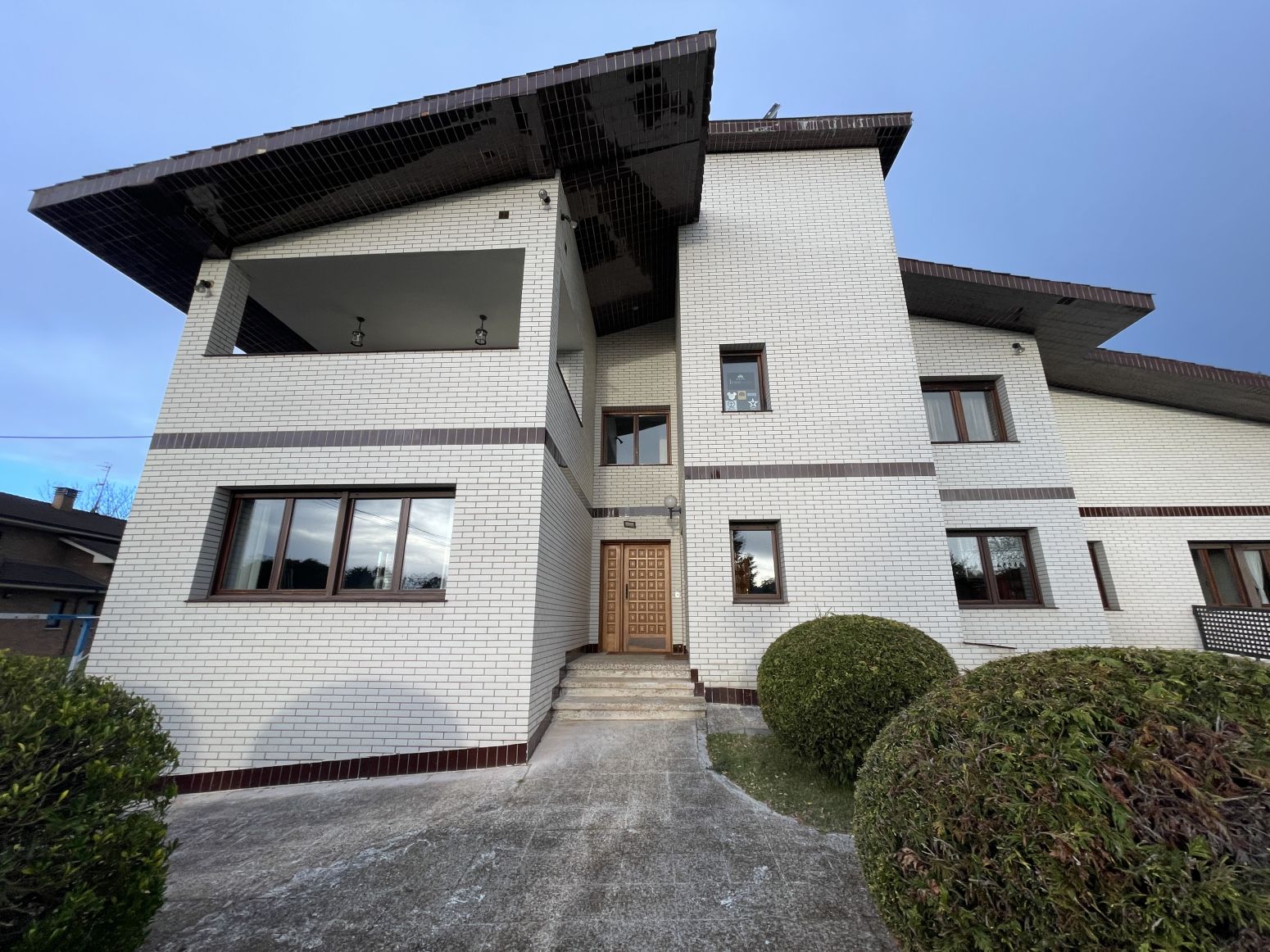 Vista exterior de Casa o xalet en venda en Gijón  amb Calefacció, Parquet i Terrassa