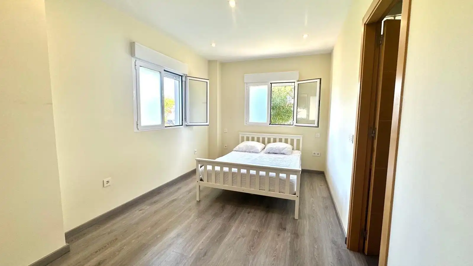 Dormitori de Apartament en venda en Orihuela amb Terrassa i Moblat