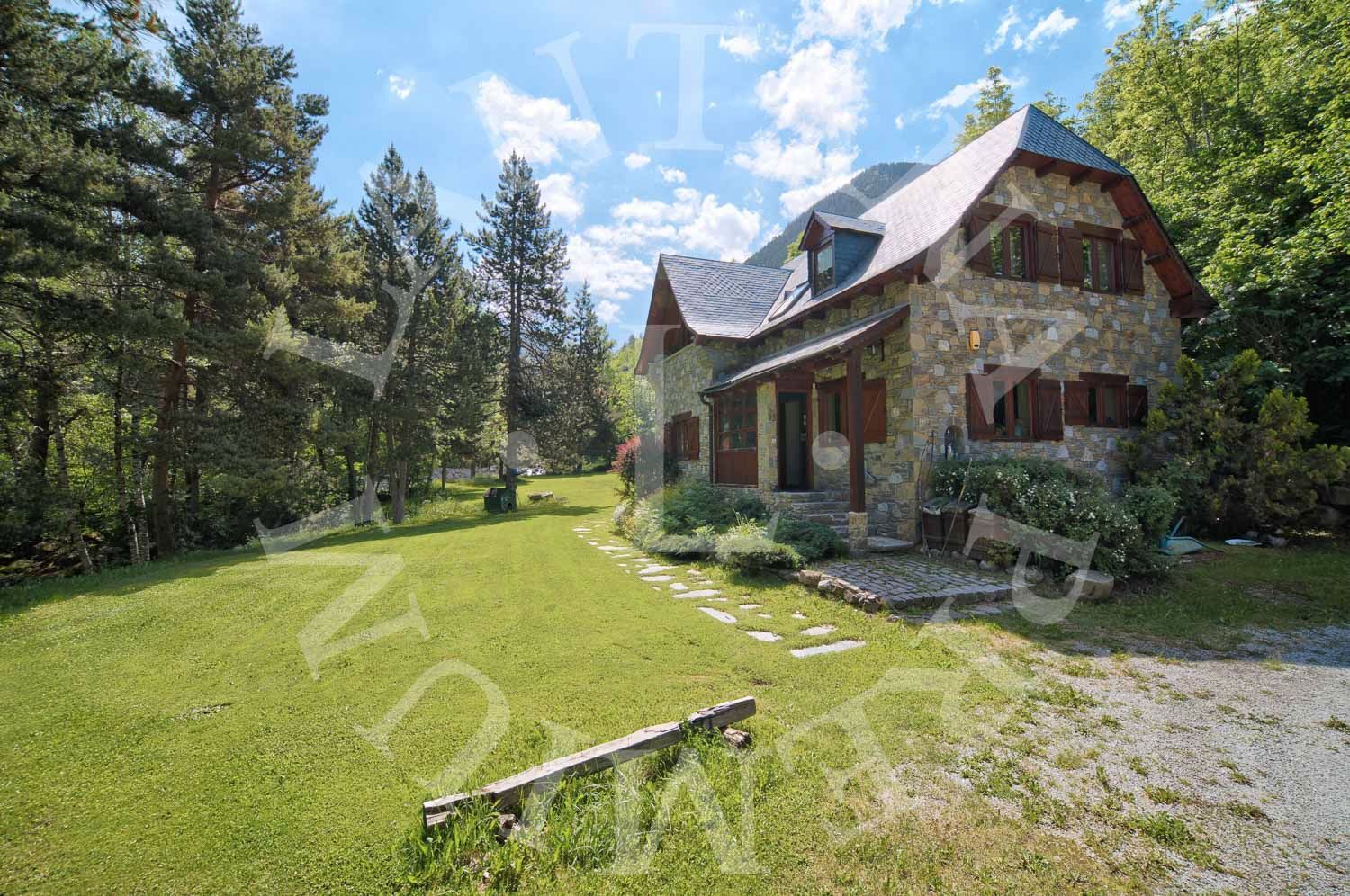 Jardí de Casa o xalet en venda en Naut Aran amb Calefacció, Jardí privat i Parquet
