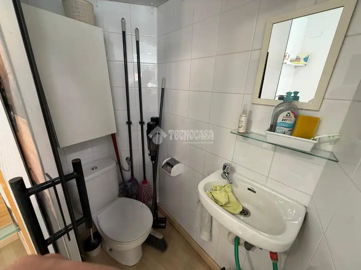 Bathroom of Commercial properties for sale in Mataró