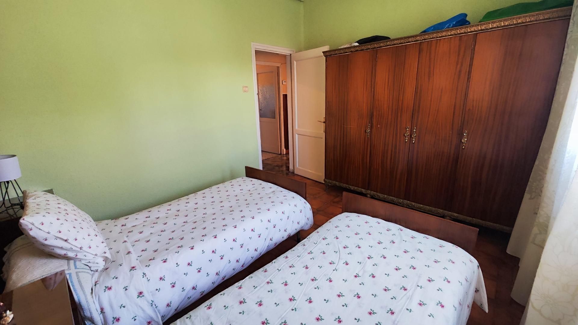 Dormitori de Casa o xalet en venda en León Capital  amb Calefacció