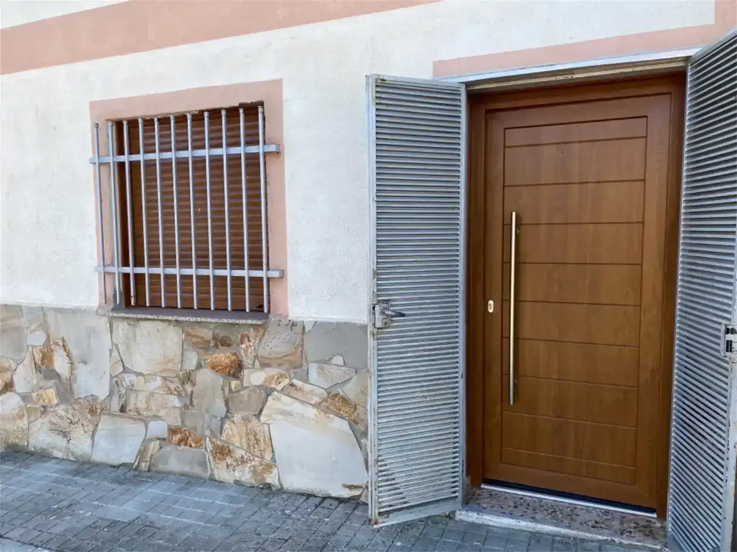 Vista exterior de Piso en venta en Asturianos con Jardín privado, Trastero y Amueblado