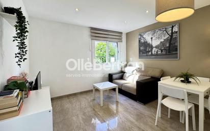 Exterior view of Flat for sale in  Barcelona Capital  with Oven and Microwave