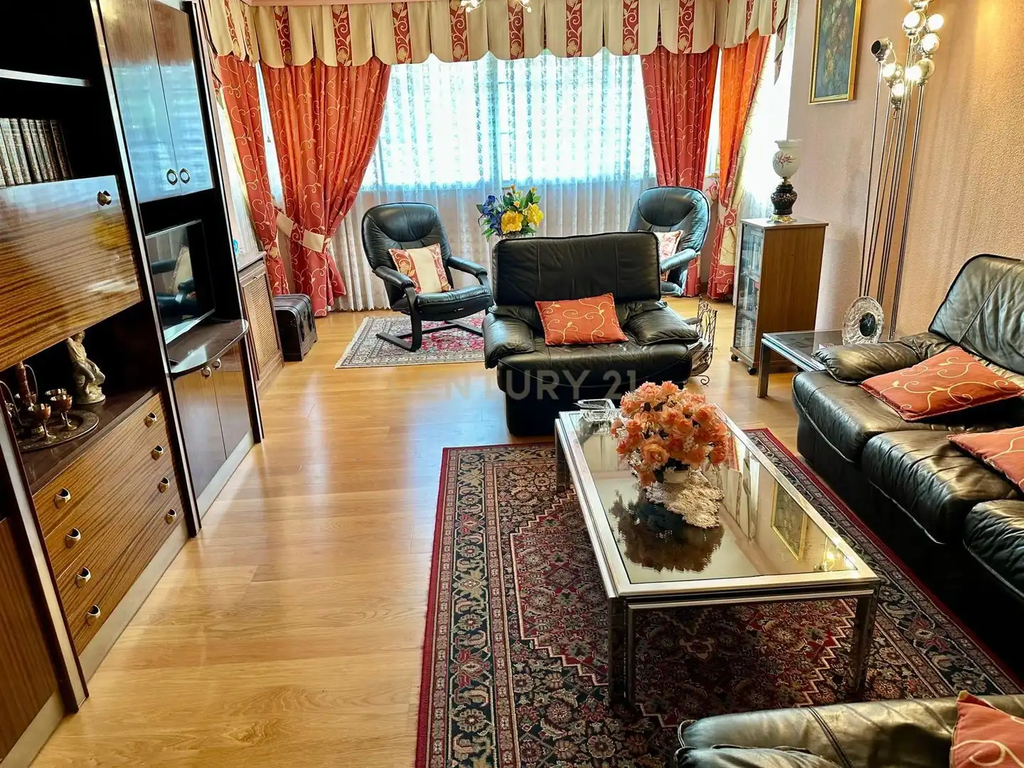 Sala d'estar de Pis en venda en  Madrid Capital amb Jardí privat