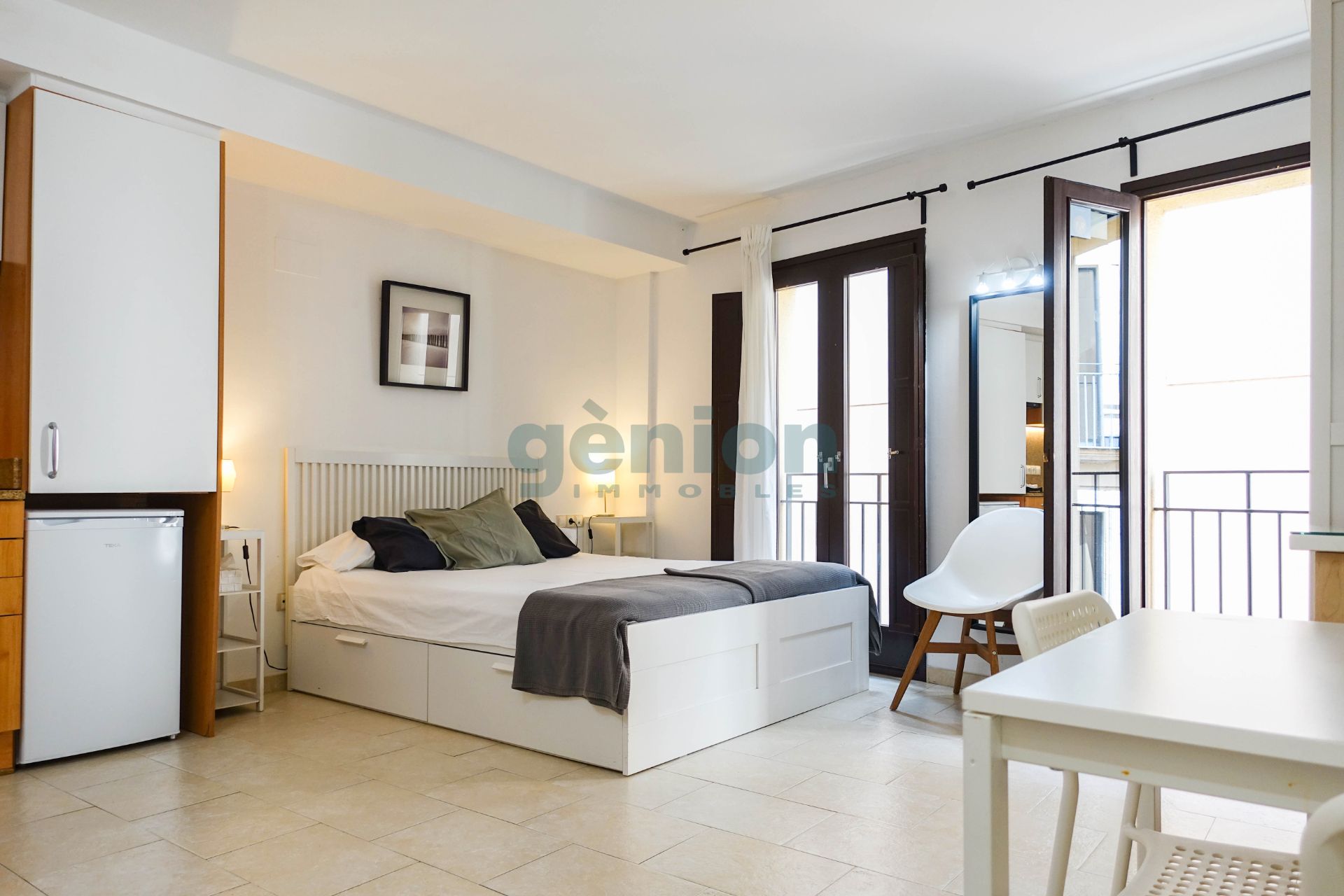 Habitación de Apartamento en venta en Girona Capital con Aire acondicionado, Calefacción y Amueblado