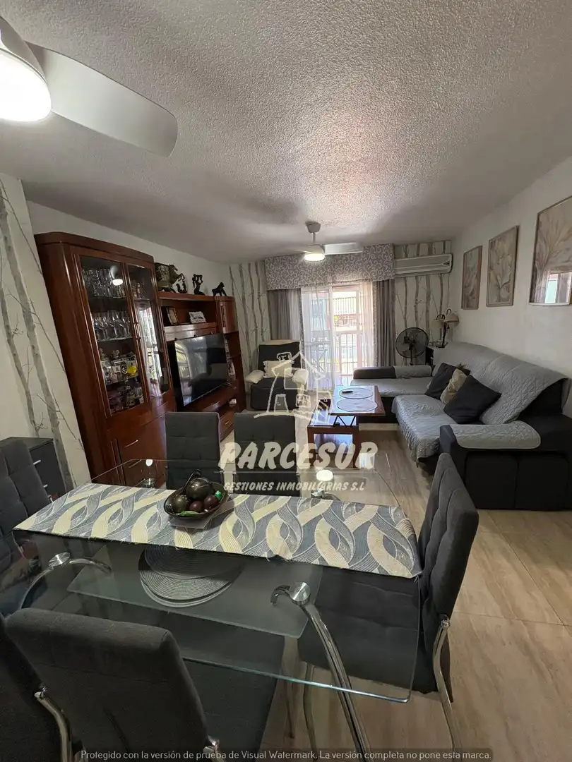 Sala de estar de Piso en venta en Poniente-Norte - Miralbaida - Parque Azahara