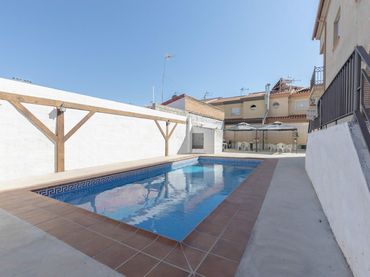 Adosado con piscina en venta en Ogíjares