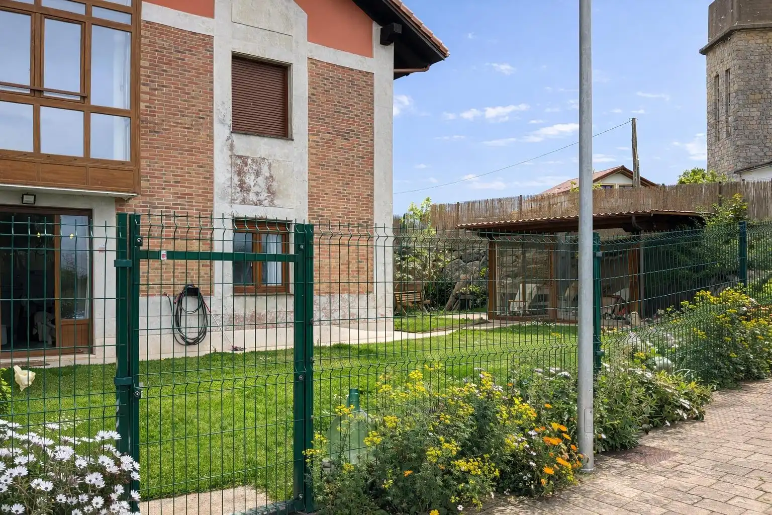 Außenansicht von Wohnung zum Verkauf in Udías mit Heizung, Privatgarten und Gemeinschaftspool