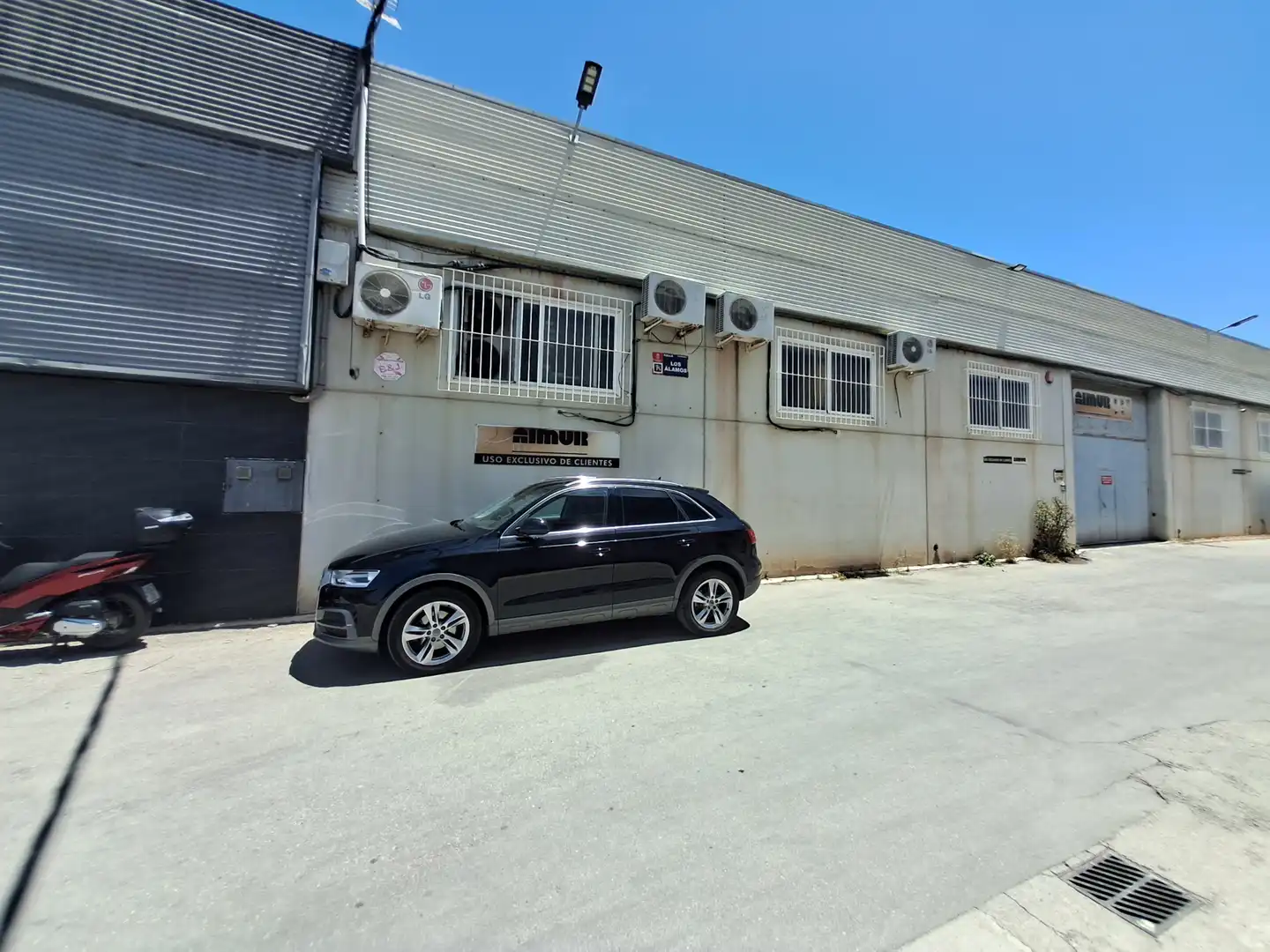 Parkplatz von Fabrikhallen zum Verkauf in Murcia mit Alarm