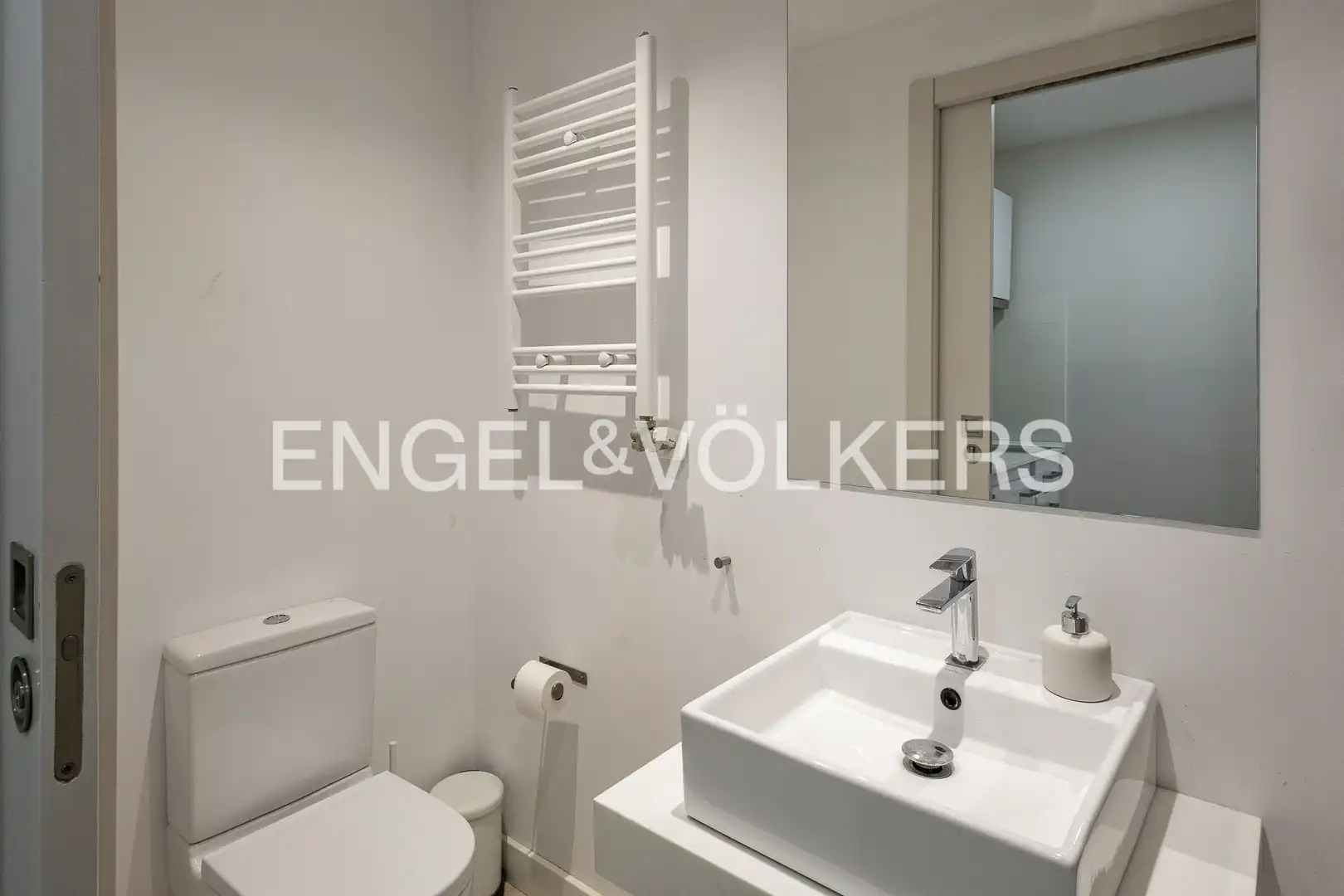 Baño de Casa o chalet de alquiler en Barcelona con Aire acondicionado, Calefacción y Jardín privado