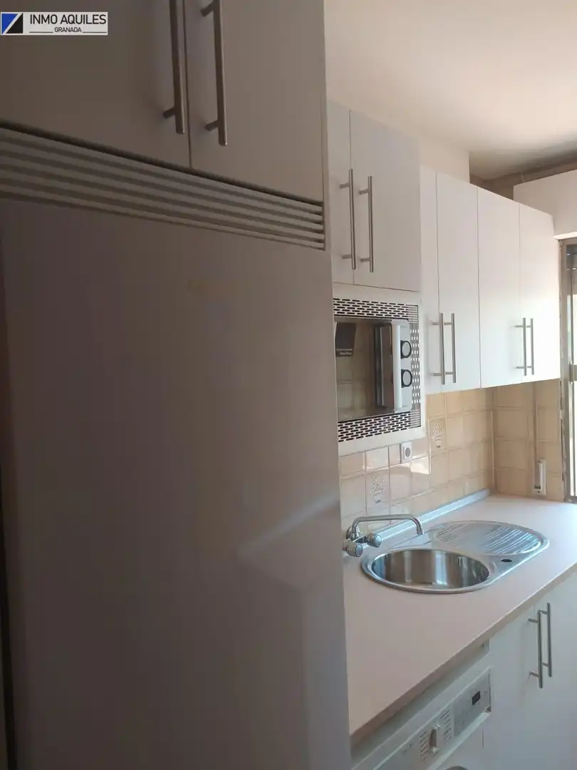 Cuina de Apartament de lloguer en Granada amb Calefacció, Moblat i Balcó