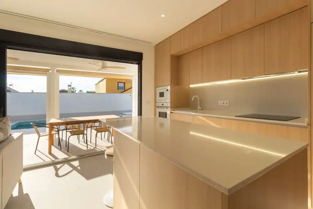 Casa aparellada amb piscina en venda a Zona Carrefour - Urbanizaciones, imagen 8