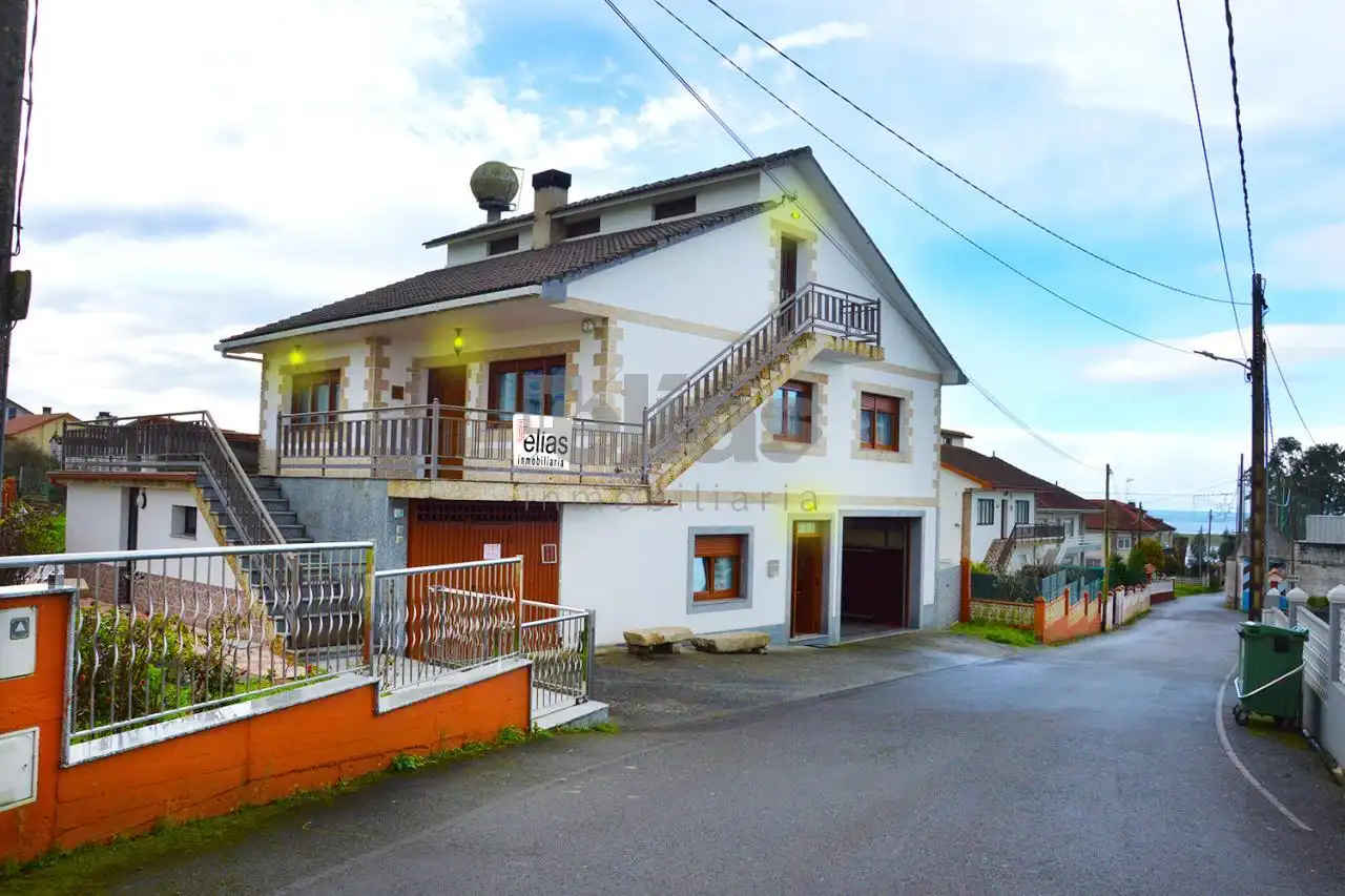 Casa amb jardí en venda a Cabana de Bergantiños