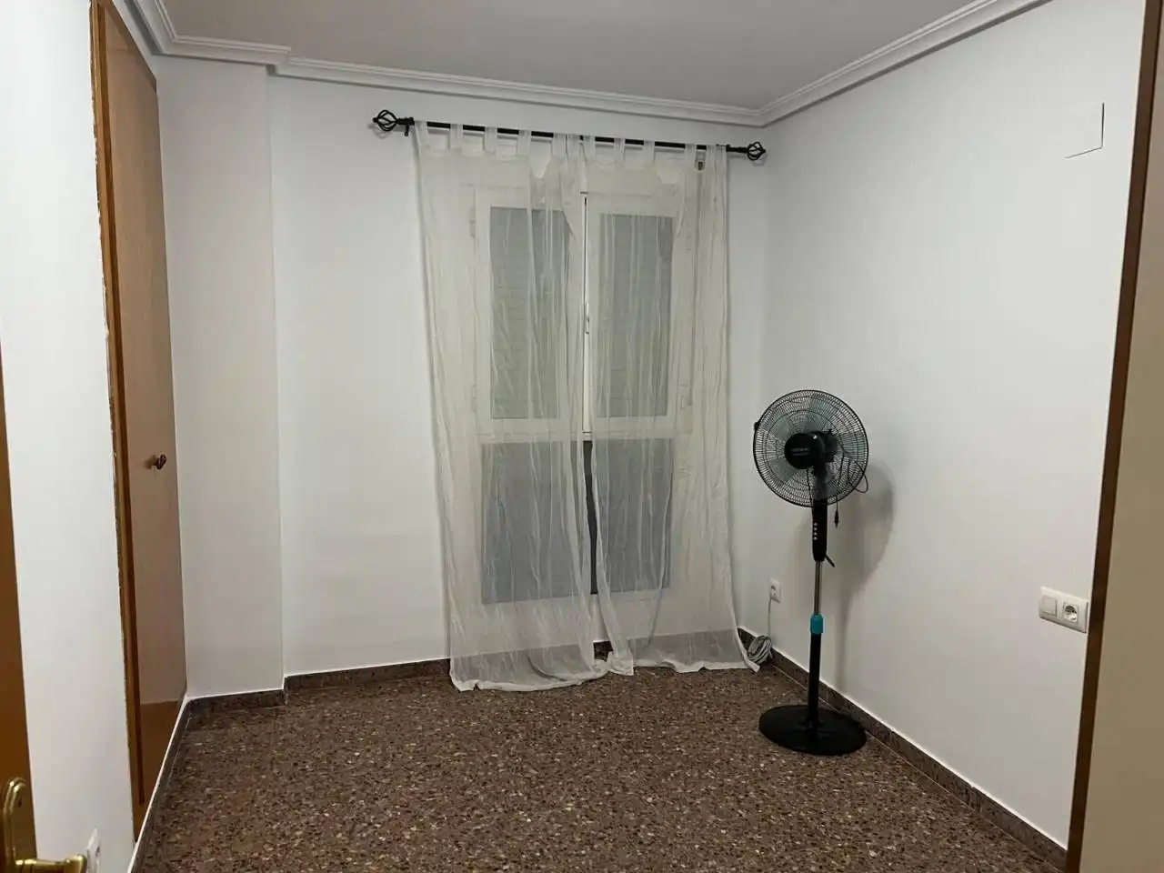Habitación de Piso de alquiler en Valencia con Aire acondicionado, Calefacción y Amueblado