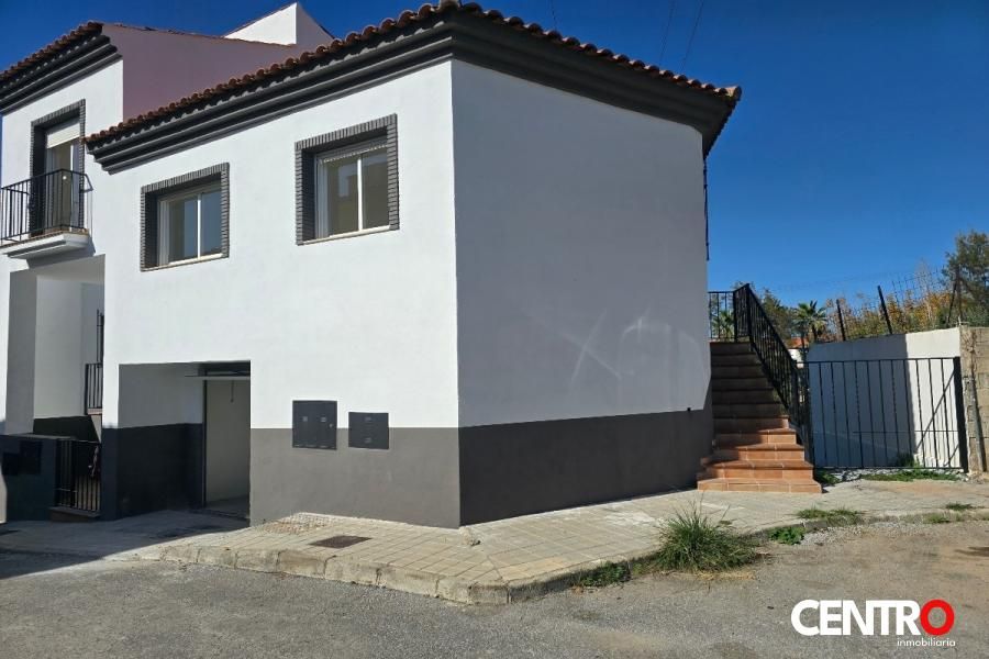 Vista exterior de Casa o chalet en venta en Jun con Jardín privado