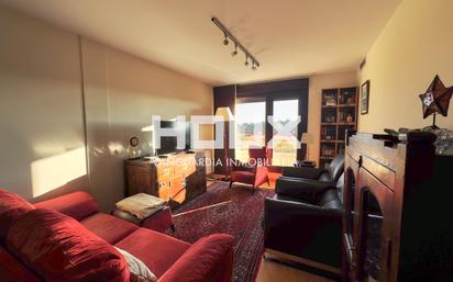 Living room of Flat for sale in  Madrid Capital  with Air Conditioner, Terrace and Swimming Pool