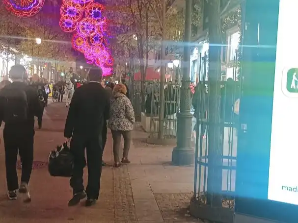 Vista exterior de Local en traspaso en Madrid con Aire acondicionado