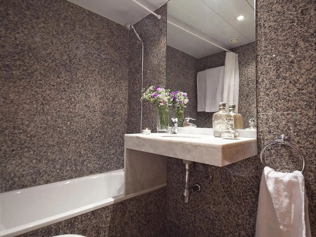 Baño de Apartamento de alquiler en Barcelona con Aire acondicionado, Calefacción y Amueblado