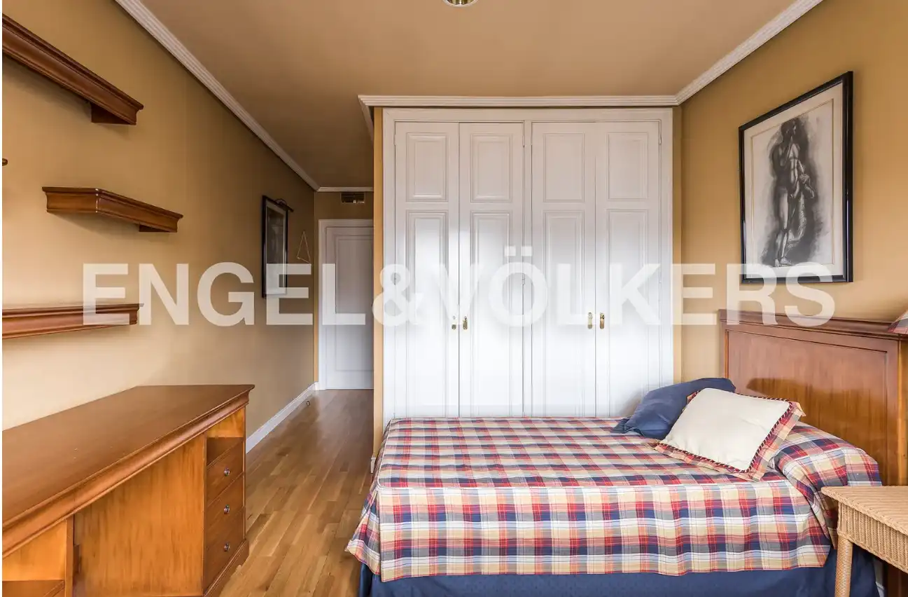 Bedroom of Flat for sale in Madrid  with Air Conditioner, Heating and Balcony