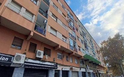 Vista exterior de Pis en venda en Ripollet amb Terrassa i Balcó