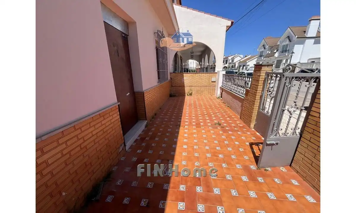 Vista exterior de Casa adosada en venda en Umbrete