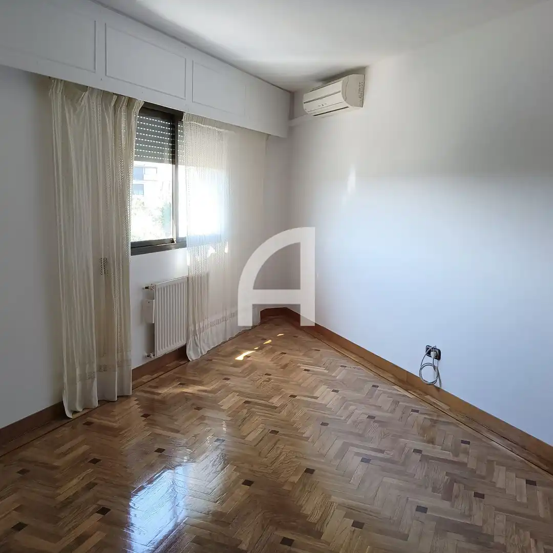 Bedroom of Flat for rent in Madrid  with Air Conditioner, Heating and Terrace