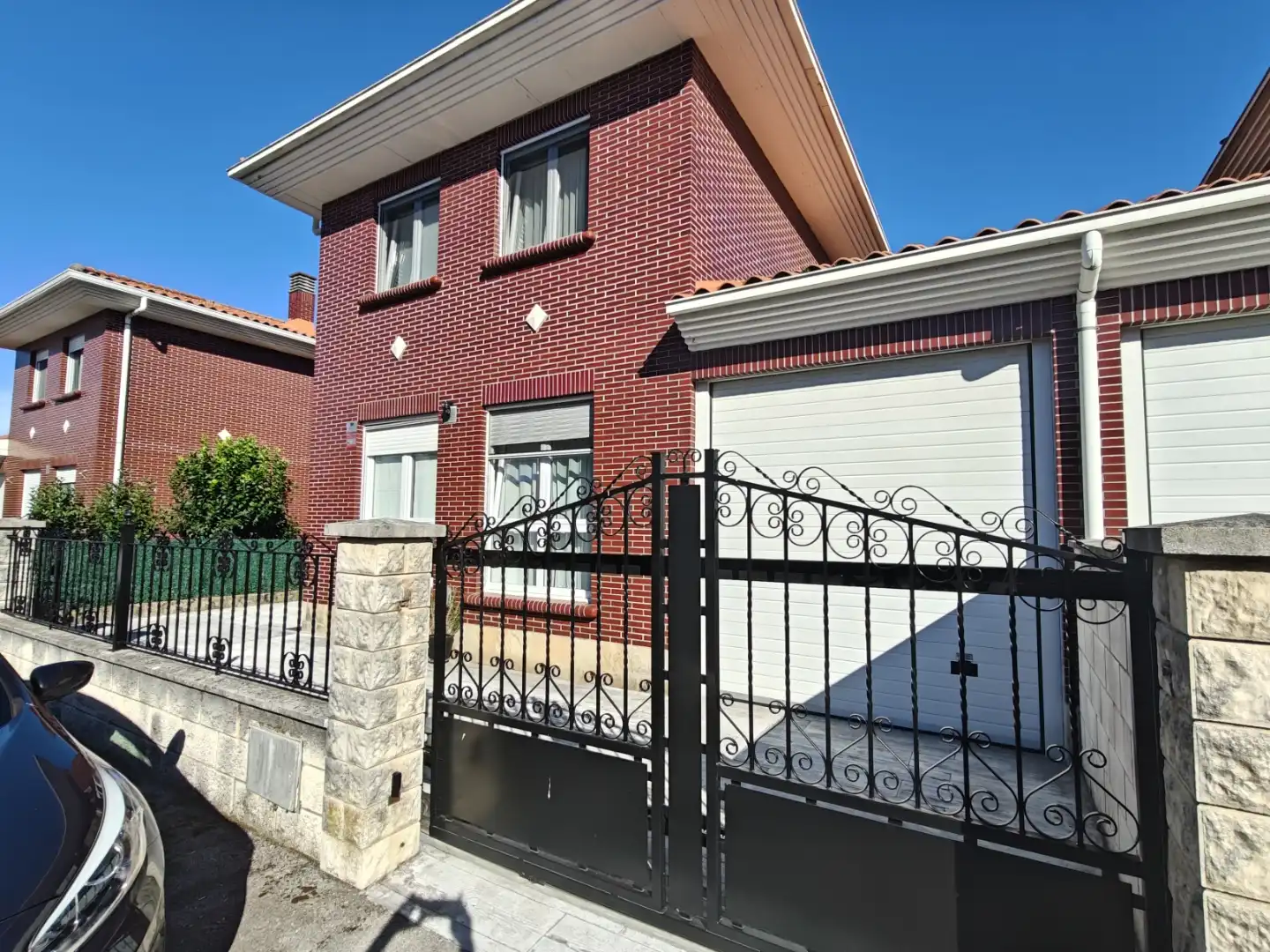 Exterior view of Houses for sale in Hazas de Cesto  with Terrace and Balcony
