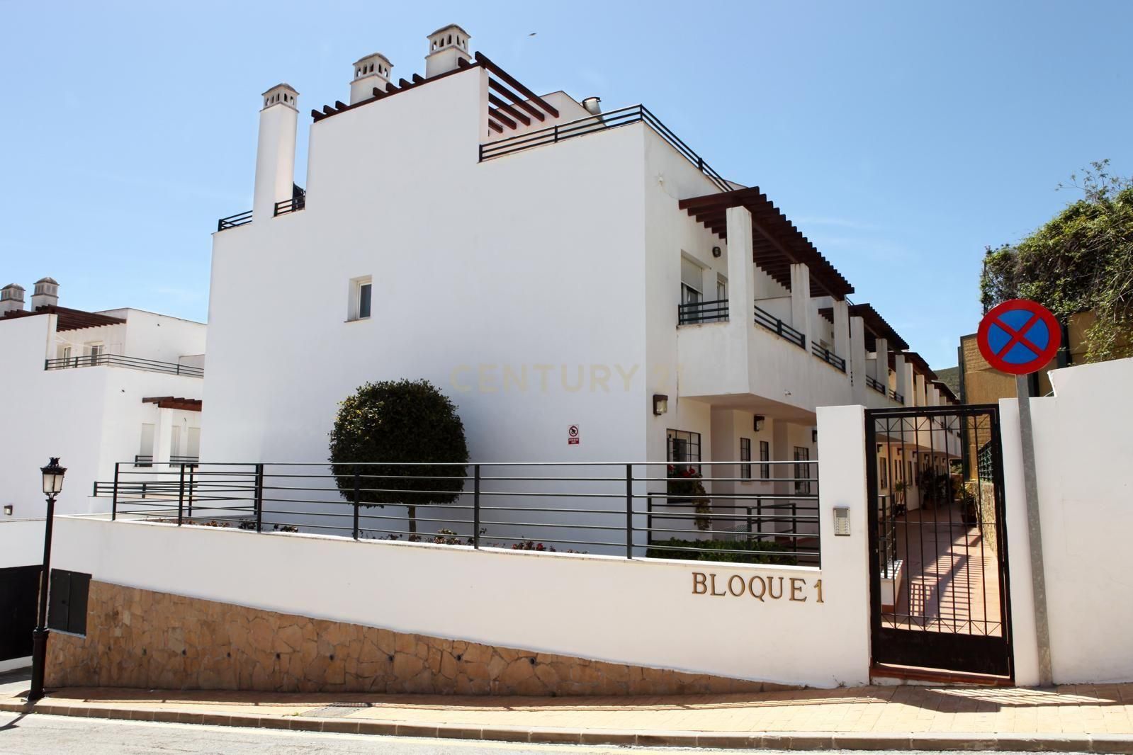 Vista exterior de Apartament de lloguer en Benahavís amb Aire condicionat, Jardí privat i Forn