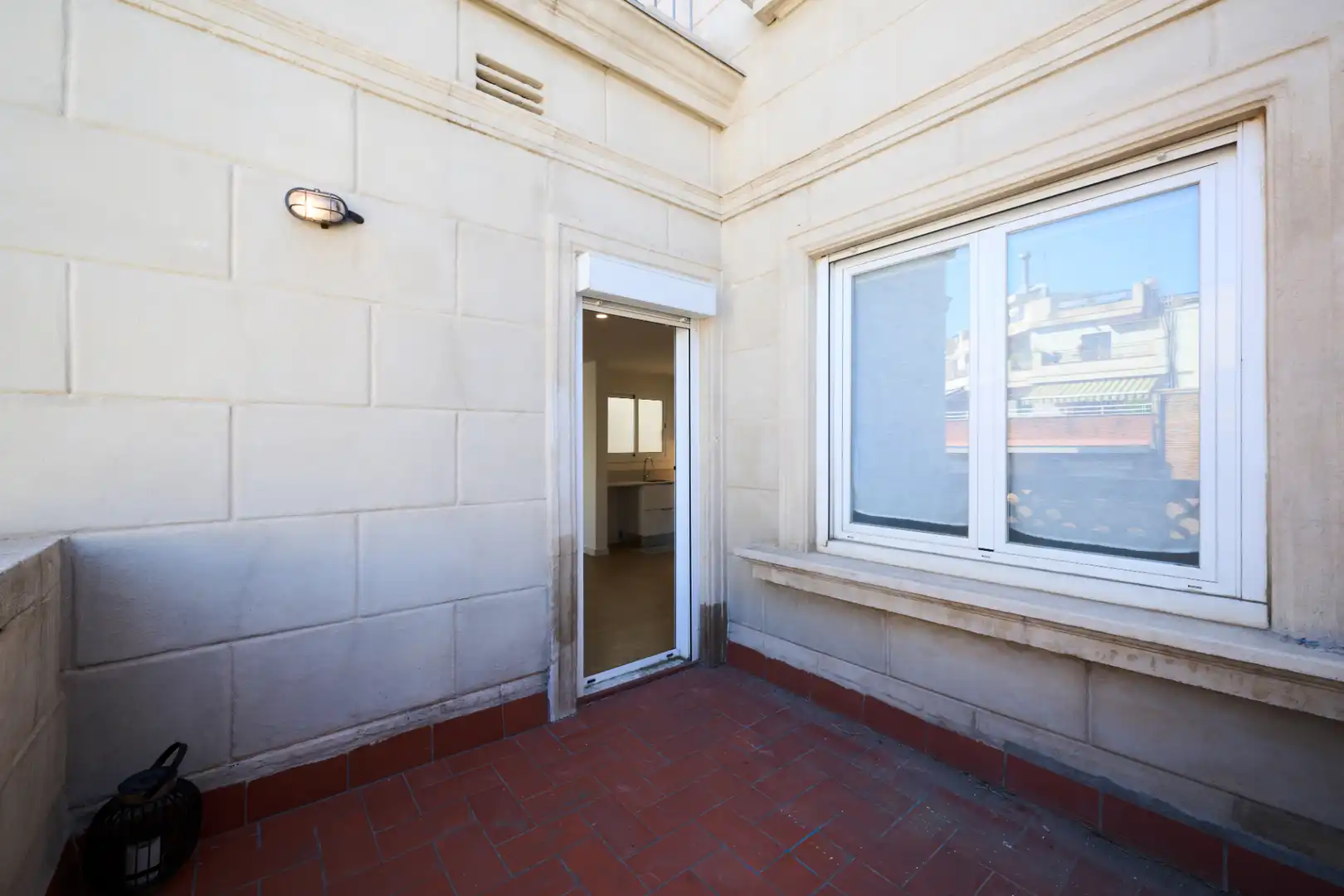 Vista exterior de Piso en venta en Barcelona con Aire acondicionado, Calefacción y Terraza