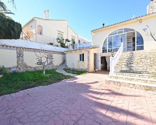 Vista exterior de Casa o xalet en venda en Orihuela amb Aire condicionat, Calefacció i Jardí privat