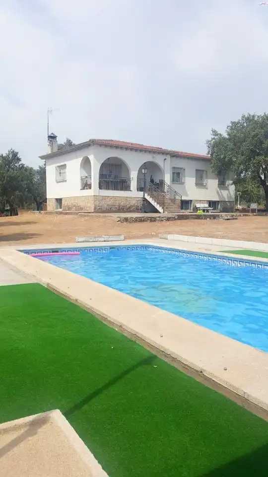 Piscina de Casa o xalet en venda en Villa del Prado amb Traster i Piscina
