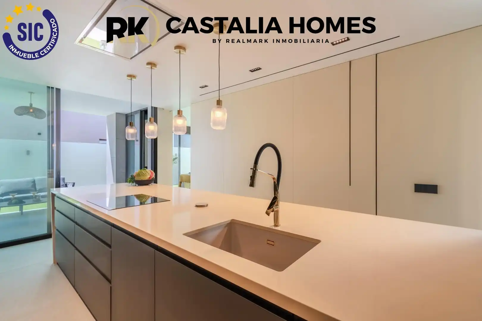 Cuina de Casa o xalet en venda en Castellón de la Plana / Castelló de la Plana amb Aire condicionat, Calefacció i Jardí privat