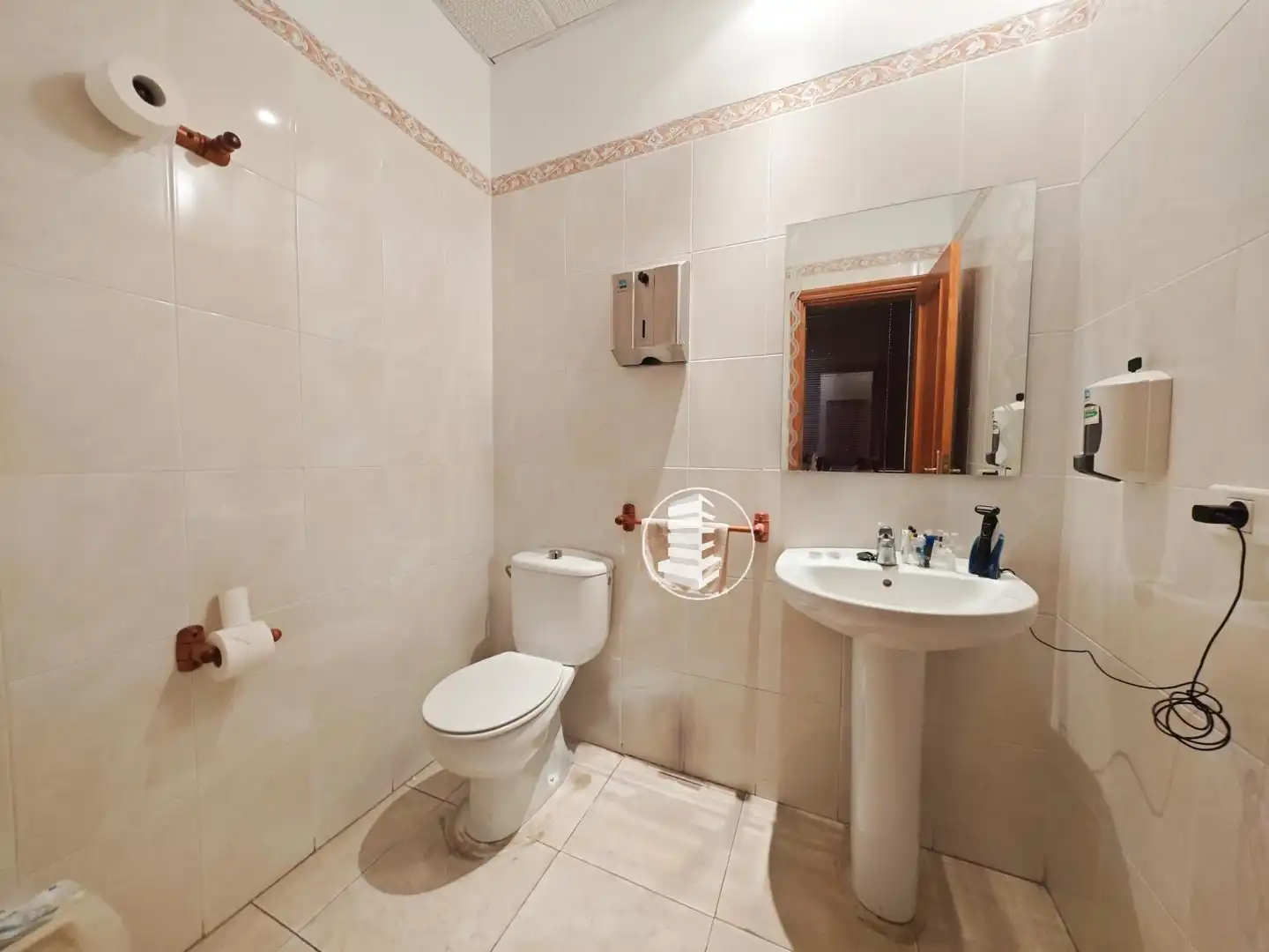 Baño de Oficina en venta en El Rosario con Aire acondicionado