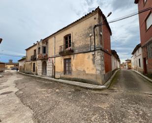 Vista exterior de Finca rústica en venda en Pedrosa del Rey amb Jardí privat, Parquet i Traster